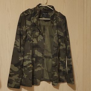 Stylish camo jacket 🔥